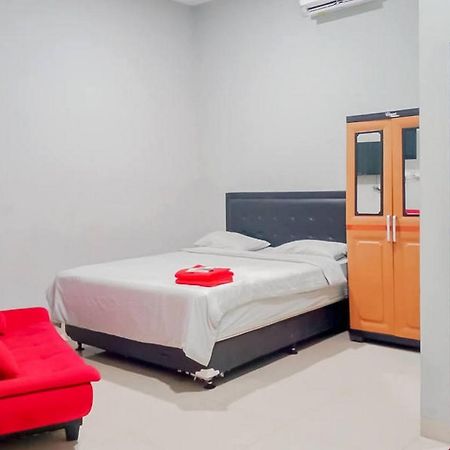 Mahkota Residence Mitra Reddoorz كراوانغ المظهر الخارجي الصورة