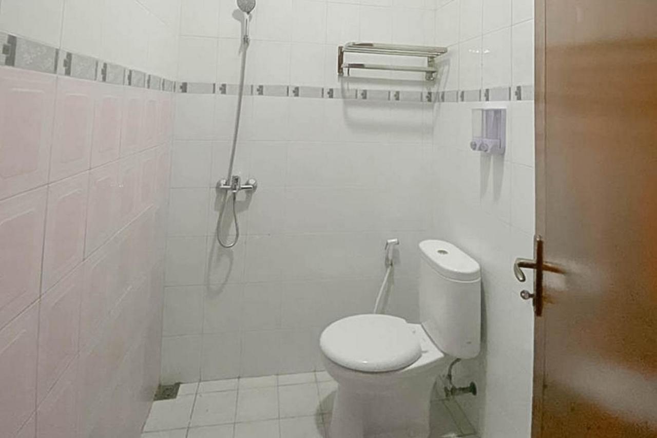 Mahkota Residence Mitra Reddoorz كراوانغ المظهر الخارجي الصورة